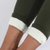 Legging polaire vert foncé pour être au chaud en hiver